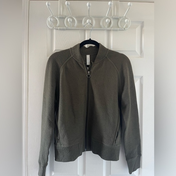 lululemon On Repeat Bomber - Picture 1 of 2